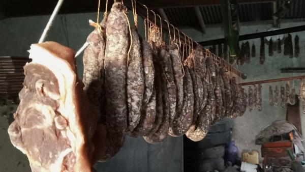 City Bell: Le hicieron un falso pedido de chorizos a un comerciante y lo estafaron por m&aacute;s de 7 millones de pesos