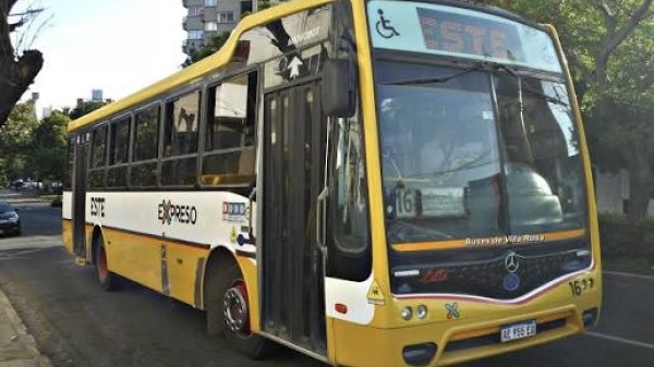 Se viene otro aumento de micros en La Plata y superar&iacute;a los 1000 pesos desde mayo