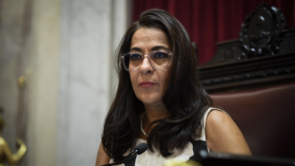 Senadora impulsa ley para garantizar salas de periodistas en los tres poderes del Estado