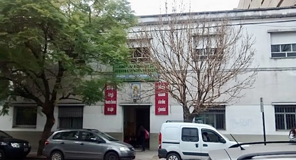 Tensi&oacute;n en el un colegio de La Plata: un alumno de quinto a&ntilde;o llev&oacute; dos armas y activaron el protocolo