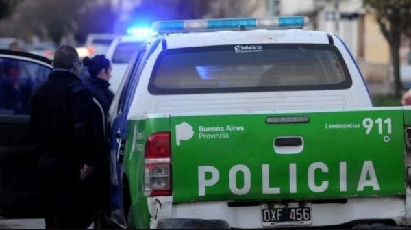 Archivaron la denuncia contra seis polic&iacute;as acusados de robar en una casa de La Plata tras un llamado al 911