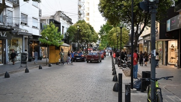 Proponen peatonalizar centros comerciales los s&aacute;bados para reactivar el consumo en La Plata