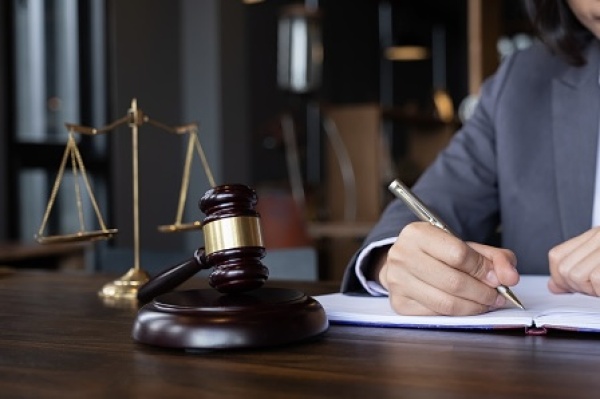 Va a juicio oral un empresario platense por violencia de g&eacute;nero: lo acusan de golpear y lesionar a su ex pareja abogada