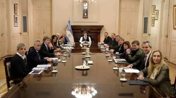 Javier Milei encabez&oacute; una nueva reuni&oacute;n de Gabinete despu&eacute;s de semanas tormentosas para el Gobierno