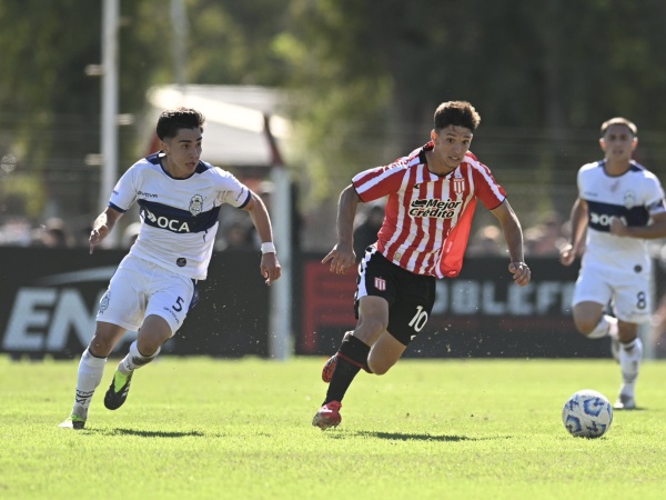 Estudiantes se qued&oacute; con el cl&aacute;sico de Reserva