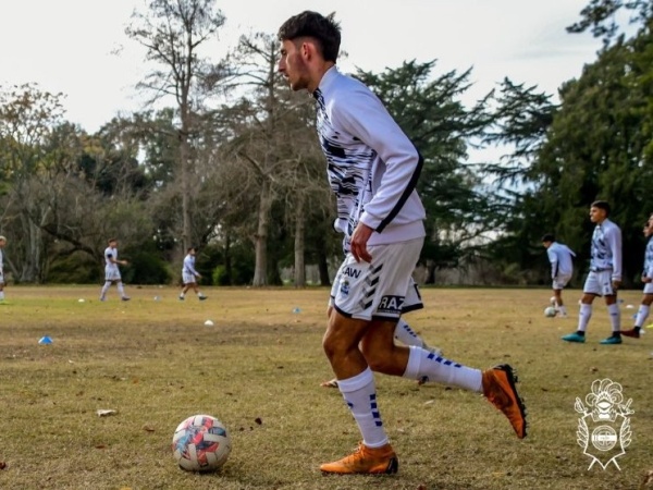 Es fan&aacute;tico de Gimnasia, lo dejaron libre, jug&oacute; en el ascenso y ahora se sum&oacute; a un equipo de Liga Amateur Platense
