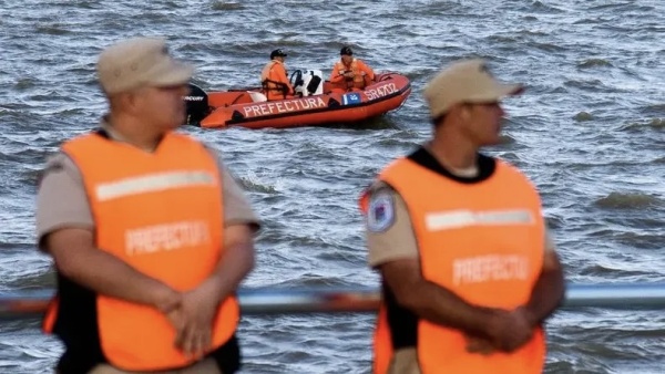 Encontraron muerto a uno de los pescadores desaparecidos en el R&iacute;o de la Plata: buscan al segundo