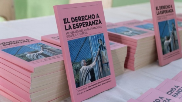 Un libro para descargar: &ldquo;El Derecho a la Esperanza&rdquo; a un a&ntilde;o de la partida del Papa Francisco