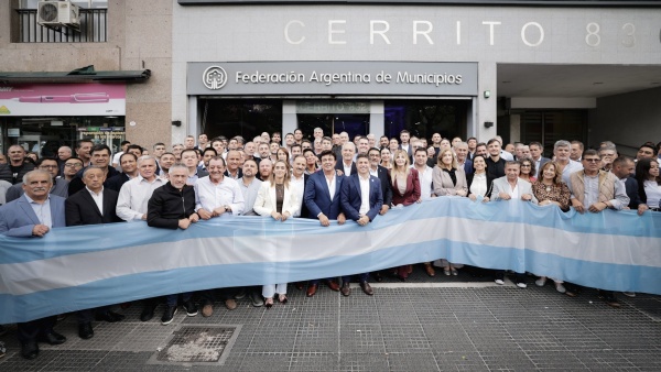 Alak reclam&oacute; en Econom&iacute;a cambios al programa y un nuevo pacto fiscal tras el encuentro de intendentes en la FAM con Kicillof