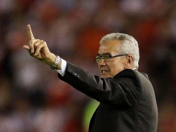 Entren&oacute; al Lobo, lo hizo debutar a Pereyra y les advirti&oacute; a los dirigentes: "Tienen que contratarle jugadores y potenciar..."