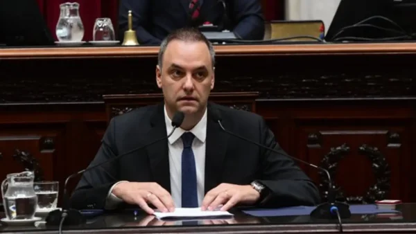 Caso Adorni suma tensi&oacute;n: el fiscal pidi&oacute; peritar el celular del constructor de su casa en Indio Cu&aacute;