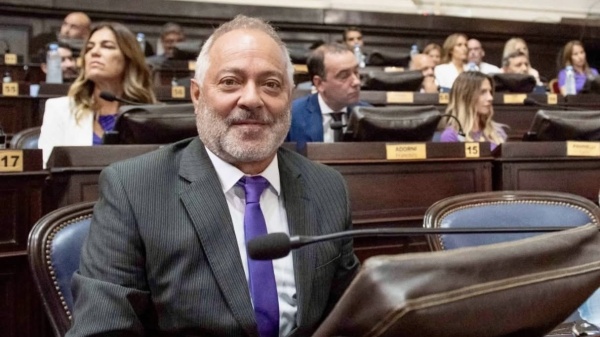 Diputado de Milei busca eliminar el impuesto de sellos en compras con tarjeta en la Provincia Buenos Aires