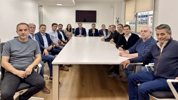Cumbre de intendentes PRO con Santilli y Ritondo: reclamos por pagos atrasados y crisis en las comunas