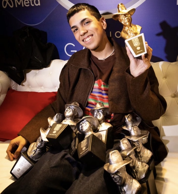Milo J se llev&oacute; el Gardel de Oro y gan&oacute; 13 estatuillas en la entrega de los premios de la m&uacute;sica