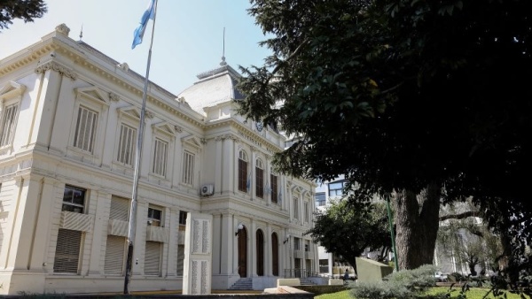 "La educaci&oacute;n p&uacute;blica est&aacute; en peligro": paro en la UNLP y marcha federal ma&ntilde;ana contra el ajuste universitario