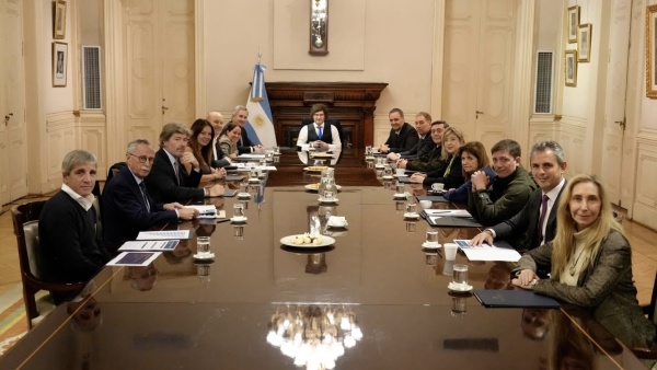 Milei re&uacute;ne al Gabinete tras el Tedeum en medio de la interna entre Caputo, los Menem y el cruce Bullrich-Adorni