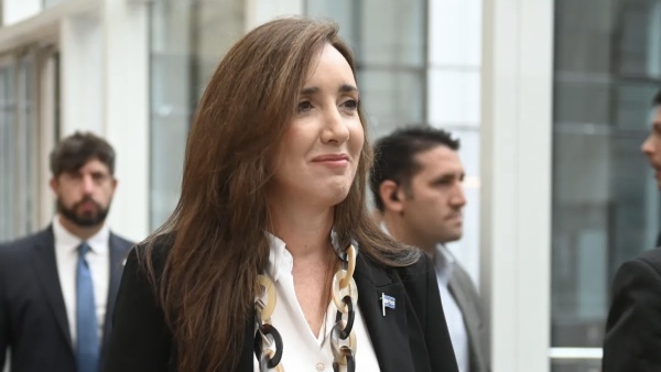 Villarruel ironiz&oacute; sobre las refacciones de Adorni: &ldquo;Que tengas una cascada de &eacute;xitos&rdquo;