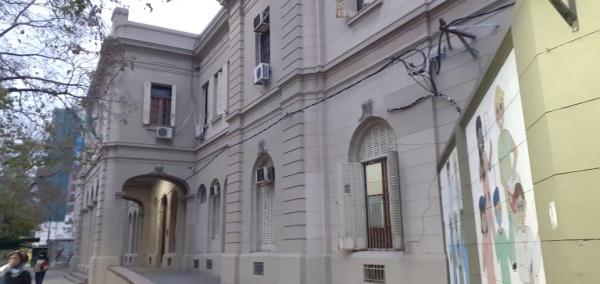 Se incendi&oacute; una secadora industrial en el Hospital de Ni&ntilde;os de La Plata y varios empleados terminaron internados por el humo