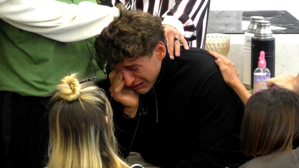 Manuel Ibero se quebr&oacute; en llanto en Gran Hermano tras enterarse de la muerte de su perra &Aacute;mbar