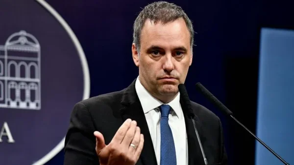 La oposici&oacute;n va por Adorni: convocan sesi&oacute;n para interpelarlo por enriquecimiento il&iacute;cito