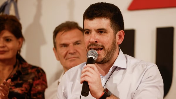&ldquo;O hay sobresueldos o est&aacute;n robando": la acusaci&oacute;n de Chiarella contra Adorni por su patrimonio