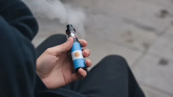 El Gobierno liber&oacute; los vapeadores: registro obligatorio, solo sabor tabaco y proh&iacute;ben los descartables