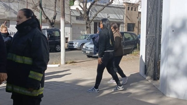 Parec&iacute;a "Destino Final": se prendi&oacute; fuego una cama solar en La Plata