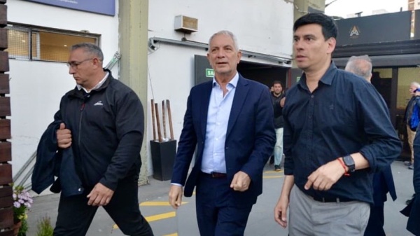 Chucho G&oacute;mez recibi&oacute; a choferes de Uber y DiDi de La Plata: la Municipalidad abre mesa de di&aacute;logo