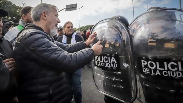 "Violencia y autoritarismo": Katopodis qued&oacute; en el medio del caos en el INTI