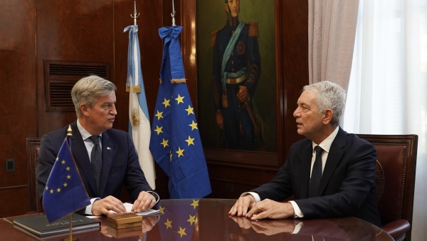 Julio Alak se reuni&oacute; con el embajador de la Uni&oacute;n Europea para avanzar en cooperaci&oacute;n tecnol&oacute;gica y modernizaci&oacute;n
