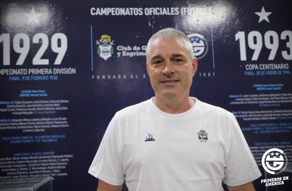 Perrone y La F&aacute;brica: "Creo en los procesos porque si trabaj&aacute;s juveniles desde chicos te ayuda a armar procesos competitivos"