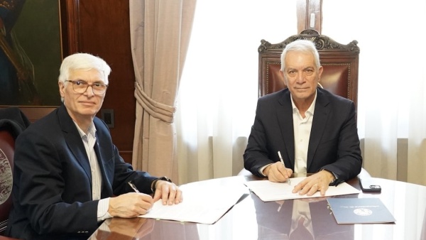Con el Tribunal de Cuentas encima, Alak firm&oacute; con la UNLP un convenio para transparentar las contrataciones en La Plata