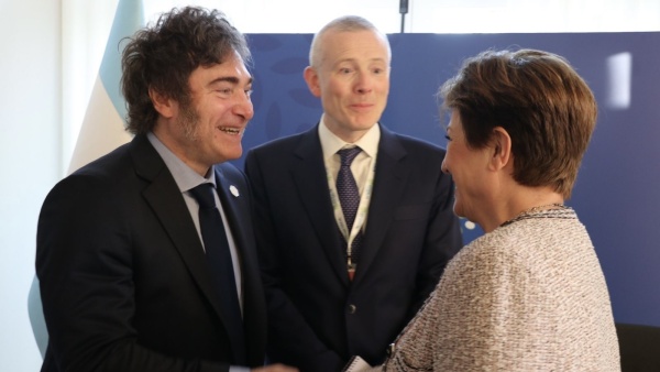 El FMI le pidi&oacute; a Milei una reforma tributaria que ampl&iacute;e Ganancias y suba el monotributo