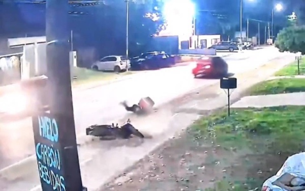 Choc&oacute; a un repartidor en La Plata, se fug&oacute; y ahora lo buscan con un video