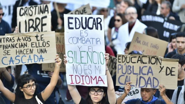 La cuarta Marcha Federal Universitaria cop&oacute; las calles en defensa de la Ley de Financiamiento