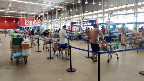 El consumo masivo sigue en baja: cayeron 5,1% ventas en s&uacute;per y 7,2% en mayoristas en marzo