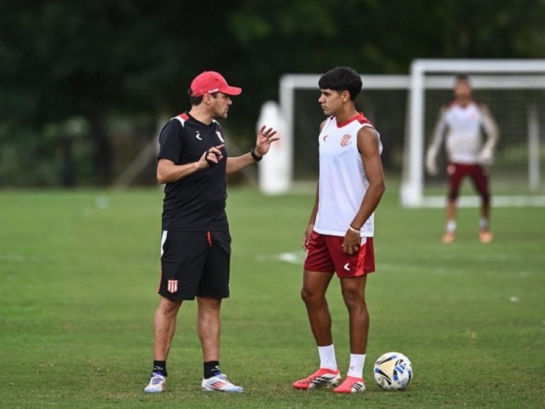 &iquest;Qui&eacute;nes son los tres futbolistas de Estudiantes que no viajaron a Per&uacute; y cual es la apuesta de Medina?