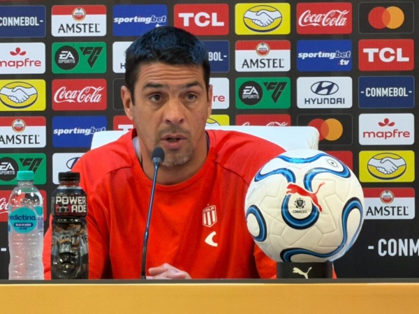 Machado, ayudante de Medina, tras el puntazo: "Hay que felicitar al equipo porque nunca renunciamos y no es f&aacute;cil jugar ac&aacute;"