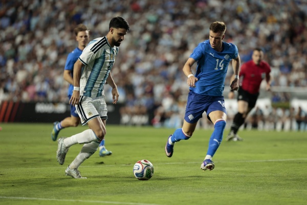Argentina gole&oacute; a Islandia y espera por el debut en el mundial
