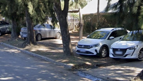Dej&oacute; a su hijo en un club de rugby de La Plata y, cuando volv&iacute;a a su casa, una banda armada le rob&oacute; el auto