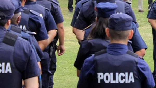 Robaron arma y chaleco antibalas a un polic&iacute;a bonaerense en su casa de La Plata