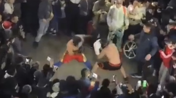 Boxeo callejero y descontrol en La Plata: vecinos denuncian ruidos y motos hasta la madrugada
