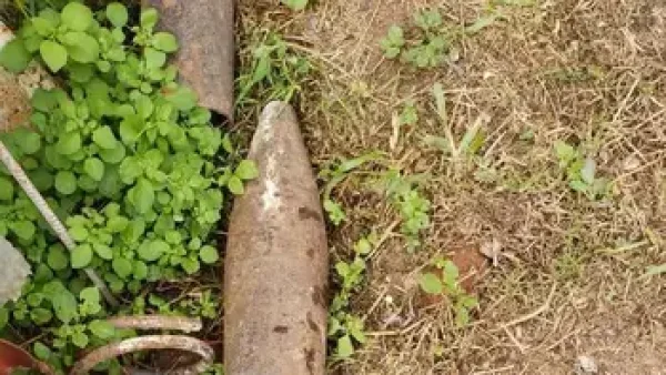 Limpiaba el patio y encontr&oacute; un proyectil de artiller&iacute;a: operativo policial en La Plata