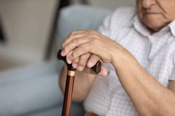 Estafan a jubilado de 81 a&ntilde;os en La Plata: le sacaron m&aacute;s de 1 mill&oacute;n y le pidieron un pr&eacute;stamo