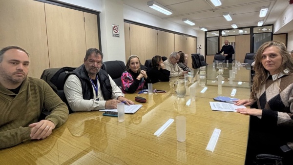 El Gobierno de Milei cerr&oacute; la paritaria estatal: bono de $50.000 y tres aumentos confirmados