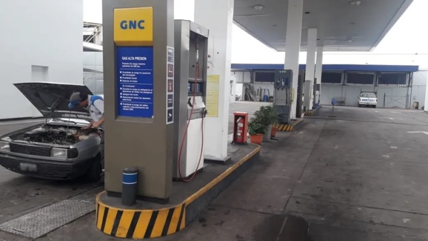 Crisis del GNC en La Plata: taxistas reclaman que no se cumple la ordenanza municipal de carriles exclusivos