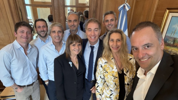 Milei blinda a Adorni: el oficialismo quiere trabar la interpelaci&oacute;n apelando al art&iacute;culo 101 de la Constituci&oacute;n