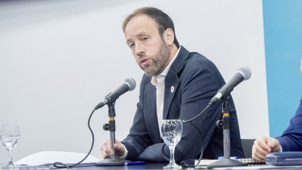 El ministro de Econom&iacute;a de Kicillof apunt&oacute; contra el modelo econ&oacute;mico de Milei: &ldquo;No valora el trabajo argentino&rdquo;