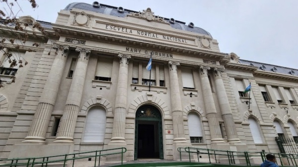 El fr&iacute;o golpea al Normal 1 de La Plata: denuncian que la mitad del colegio est&aacute; sin clases por falta de calefacci&oacute;n