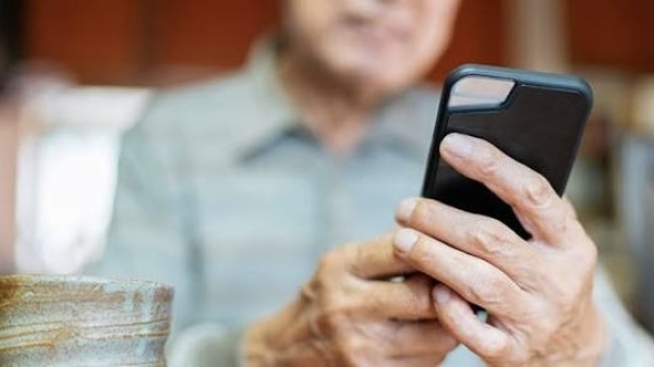 Estafaron a un jubilado de 73 a&ntilde;os en La Plata: le vaciaron las cuentas con una videollamada falsa